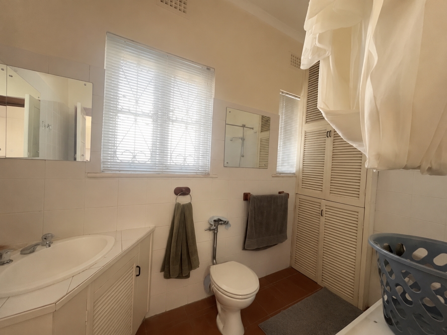 2 Bedroom Property for Sale in Vredehoek Western Cape